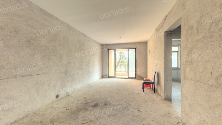 利泰花林湖畔二手房实景图