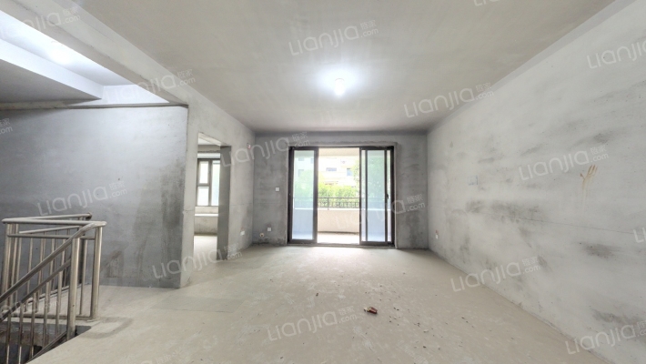 中交荣域D区二手房实景图