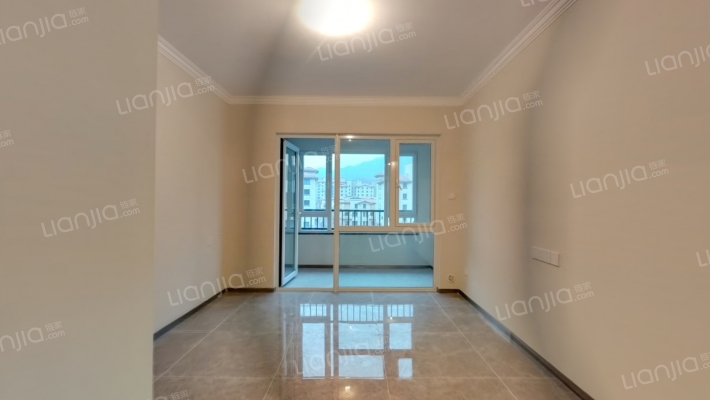 鸿威翡翠城二手房实景图