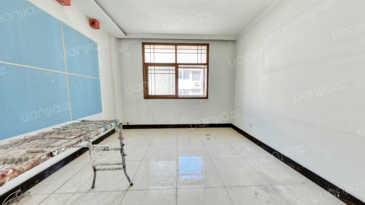 万里公司18号家属院二手房实景图