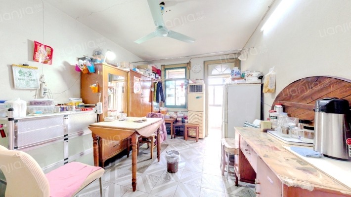 蓓蕾村东二手房实景图