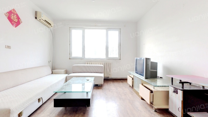 此房满五唯一 户型方正，朝南两居室 带装修 采光好-客厅