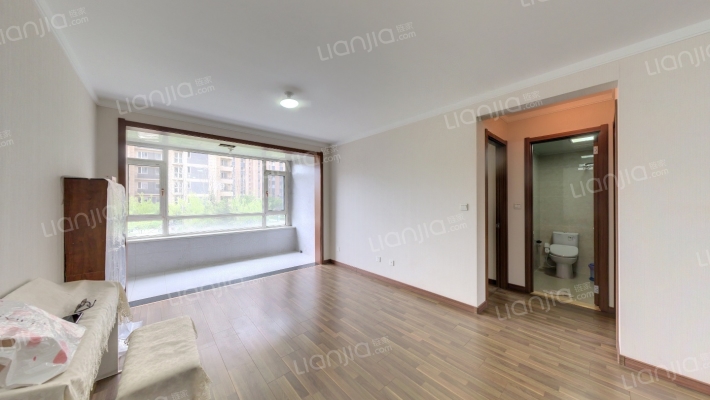 万科翡翠公园一期二手房实景图