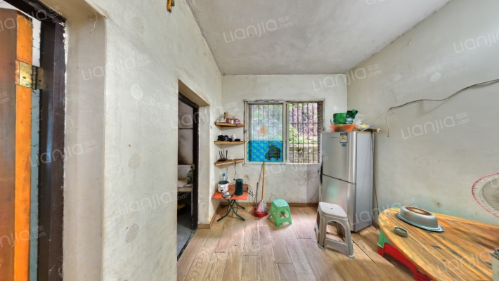 江边村二手房实景图