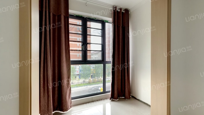 新实幼和园二手房实景图