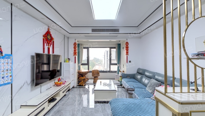 融创春晖十里雍江府二手房实景图