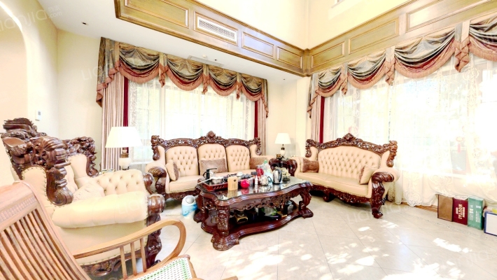 芭东小镇二手房实景图