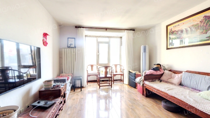 名流风景洋房南北通透三居，业主诚意出售。。。-客厅