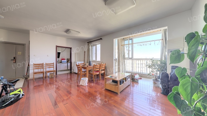 皇冠国际一期二手房实景图