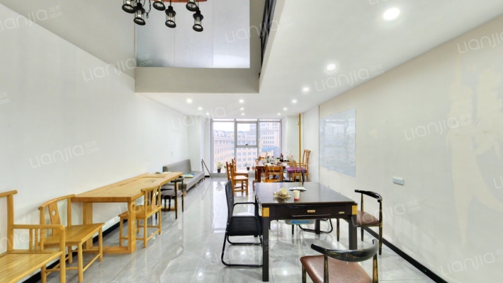 湖畔克拉公馆二手房实景图