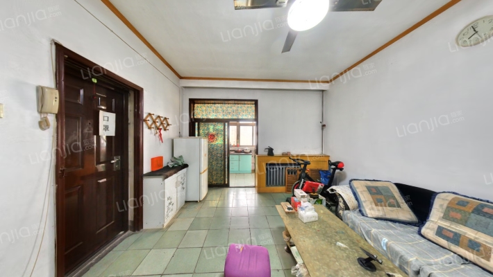 城堡酒店住宅小区二手房实景图