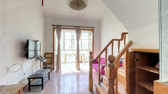 中虹华苑二手房实景图