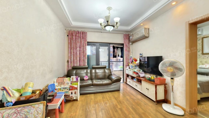 万科悦峰三期二手房实景图