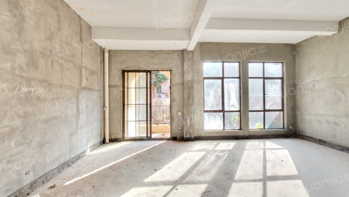 中铁水映加州二手房实景图