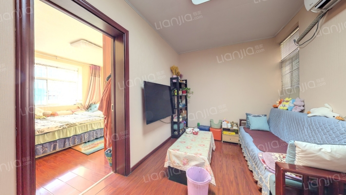 绿化小区二手房实景图