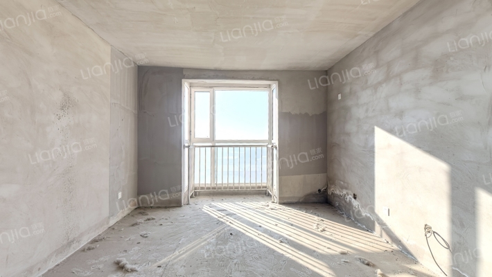 70年大产权，朝南向的毛坯房。-卧室