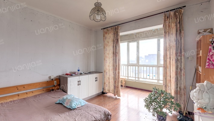 国泰龙城苑东区二手房实景图