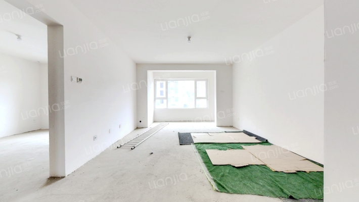 名湖花苑二手房实景图