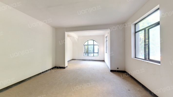 朗贤加州溪谷二手房实景图