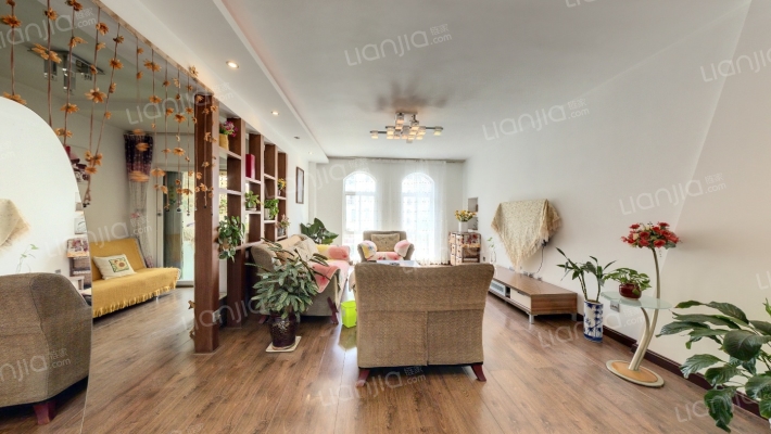 新亚洲体育城水晶堡二手房实景图