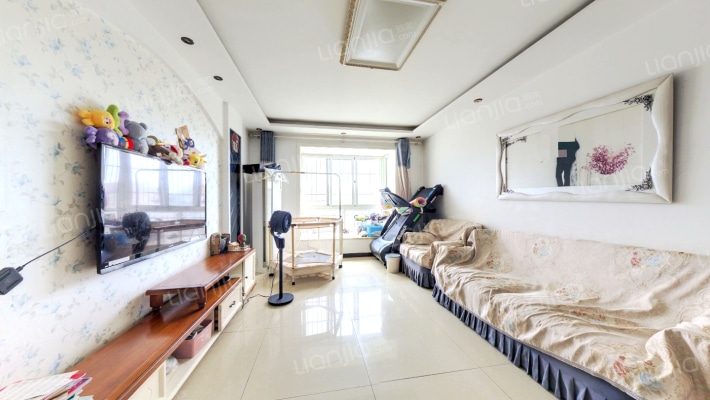 出售华泰豪庭小区，集中供暖，环境优美二居室。-客厅