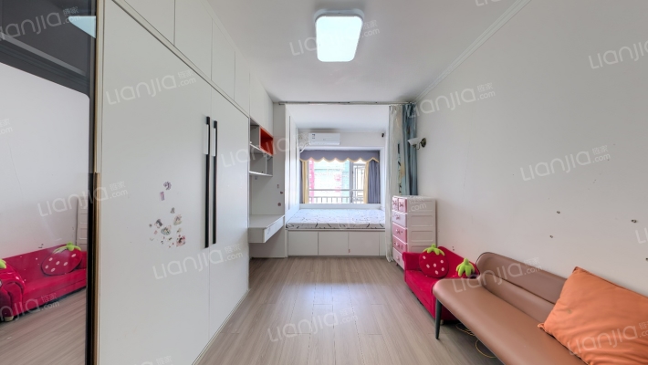 和华国际公寓二手房实景图