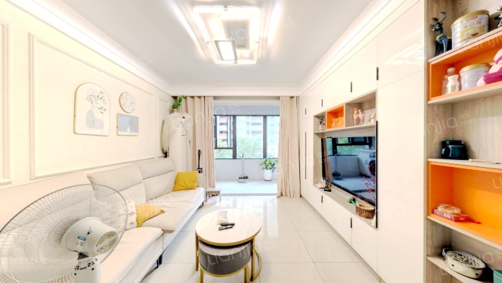 保利罗兰香谷二手房实景图