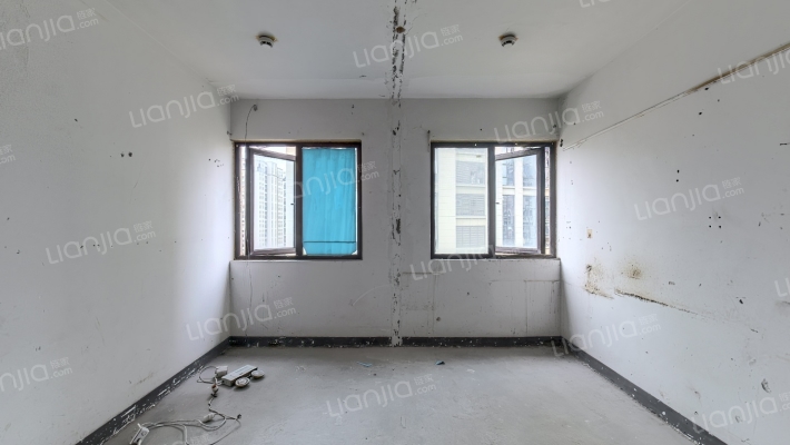 鸿汇名苑二手房实景图