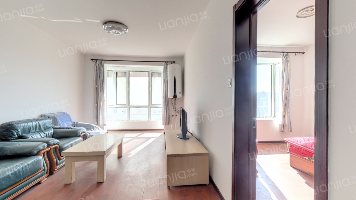 全阳两居，户型方正，中间楼层，花园小区，封闭管理-客厅