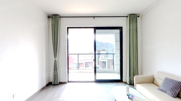 朗臻依山郡二手房实景图