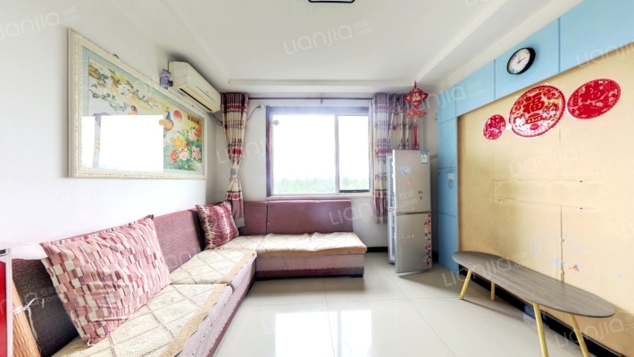 天保郦景精装 低总价 小两居 诚心卖 西丁 中间层-客厅