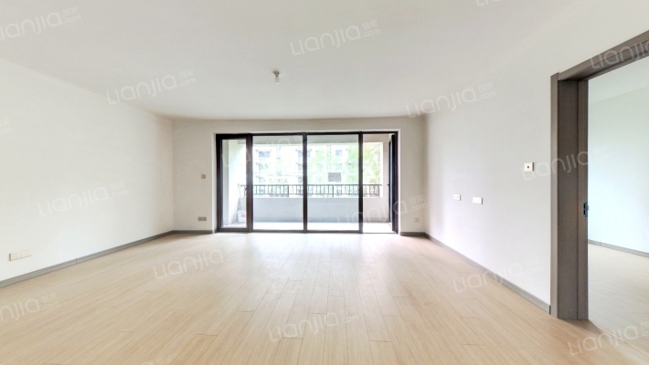 南北通透樾府国际三居室，出行便利-客厅