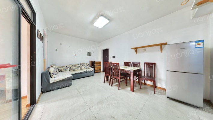 金沙柏林郡二手房实景图