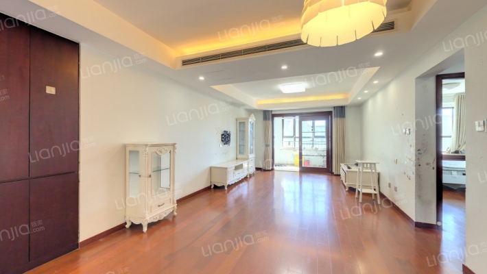 新里西斯莱公馆二手房实景图