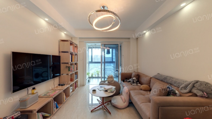 融信孔雀蓝郡二手房实景图