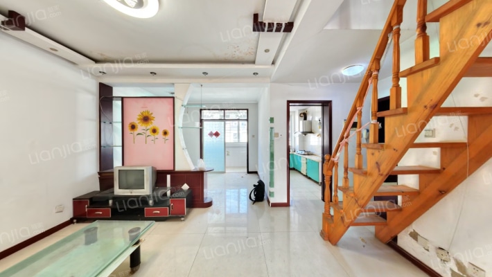 欧洲小镇二手房实景图