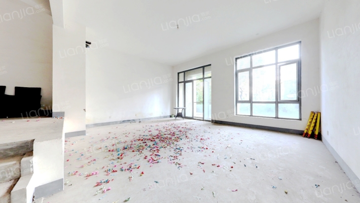 南延线蔚蓝卡地亚二手房实景图