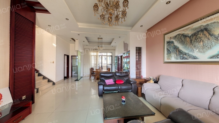 荣泰河庭C区二手房实景图