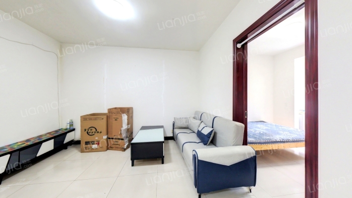 涿州东站天保绿城，简装小两居，南侧是小区大花园-客厅