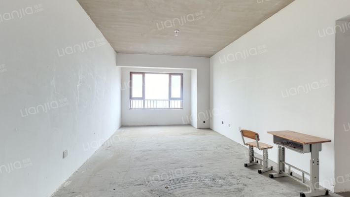 南北通透，70年产权，业主诚意出售-客厅