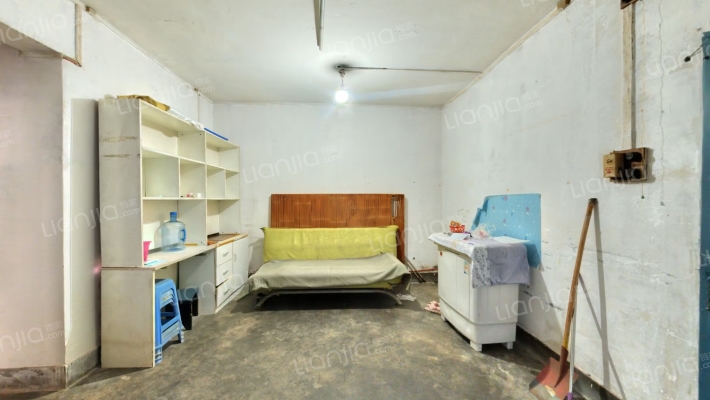 前驱路二手房实景图