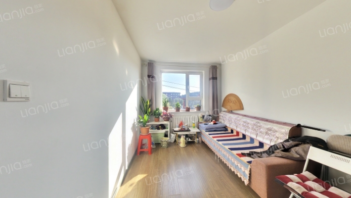 逸佳小区二手房实景图