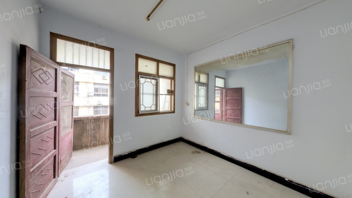 健康路税务局家属楼二手房实景图