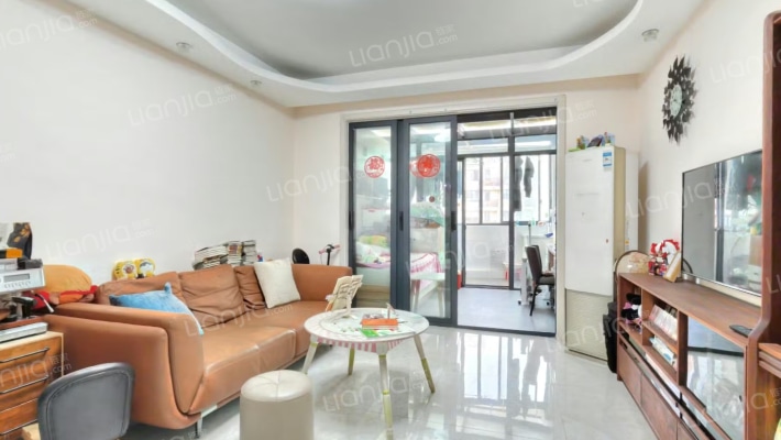 新未来花园泊爵二手房实景图