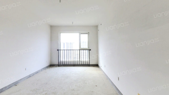 朝南两居，两梯四户，业主诚意出售 房本满二-客厅