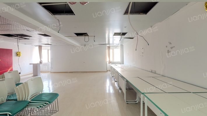 亚航财富中心二手房实景图