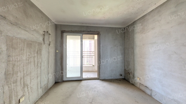 绿地海外滩一期二手房实景图