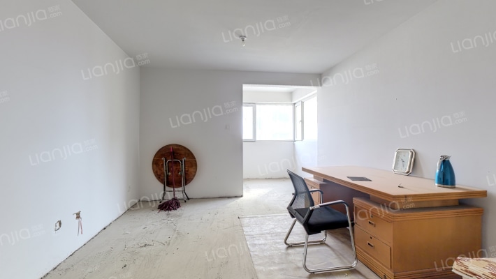 七十年大产权   南北两居  毛坯...-客厅