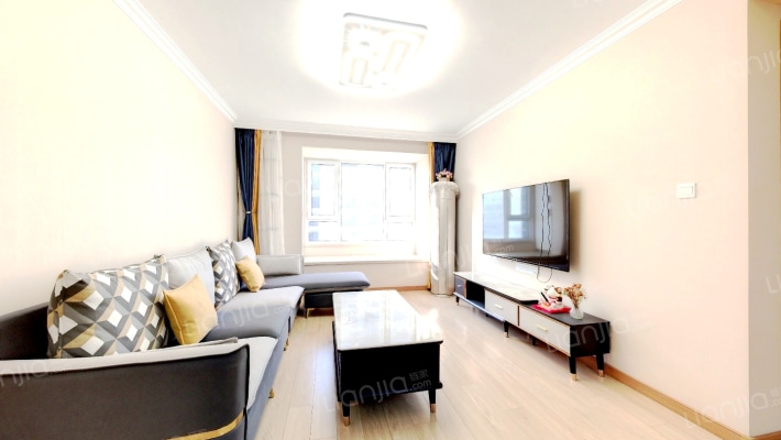 万科翡翠之光1期B区二手房实景图