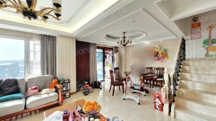 立体公园二手房实景图